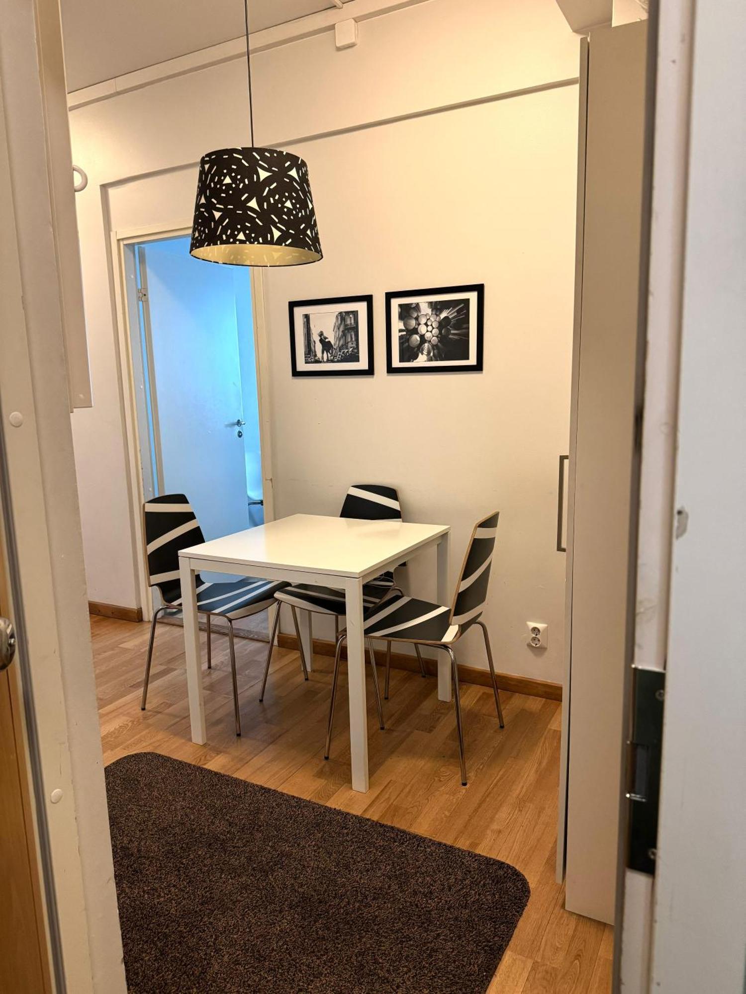 Kotimaailma Apartments Kamppi - 2Br In The City Center With Code Lock เฮลซิงกิ ภายนอก รูปภาพ