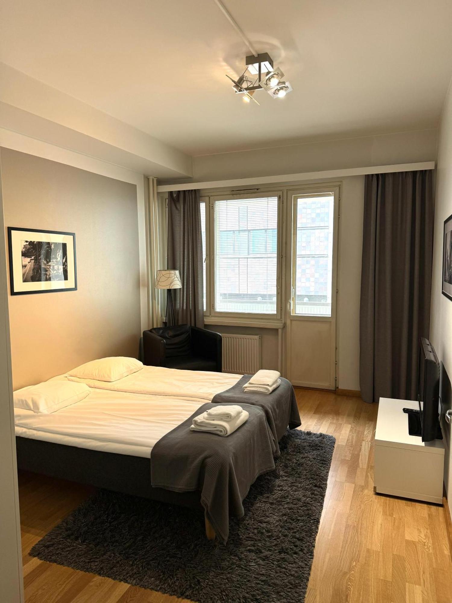 Kotimaailma Apartments Kamppi - 2Br In The City Center With Code Lock เฮลซิงกิ ภายนอก รูปภาพ