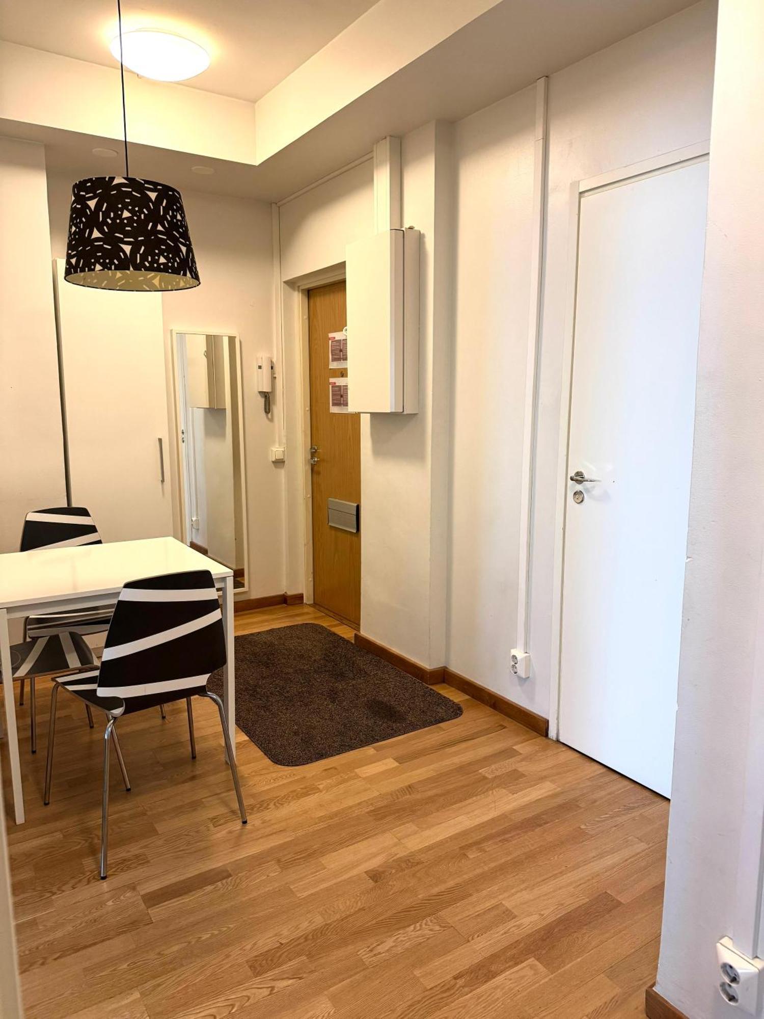 Kotimaailma Apartments Kamppi - 2Br In The City Center With Code Lock เฮลซิงกิ ภายนอก รูปภาพ