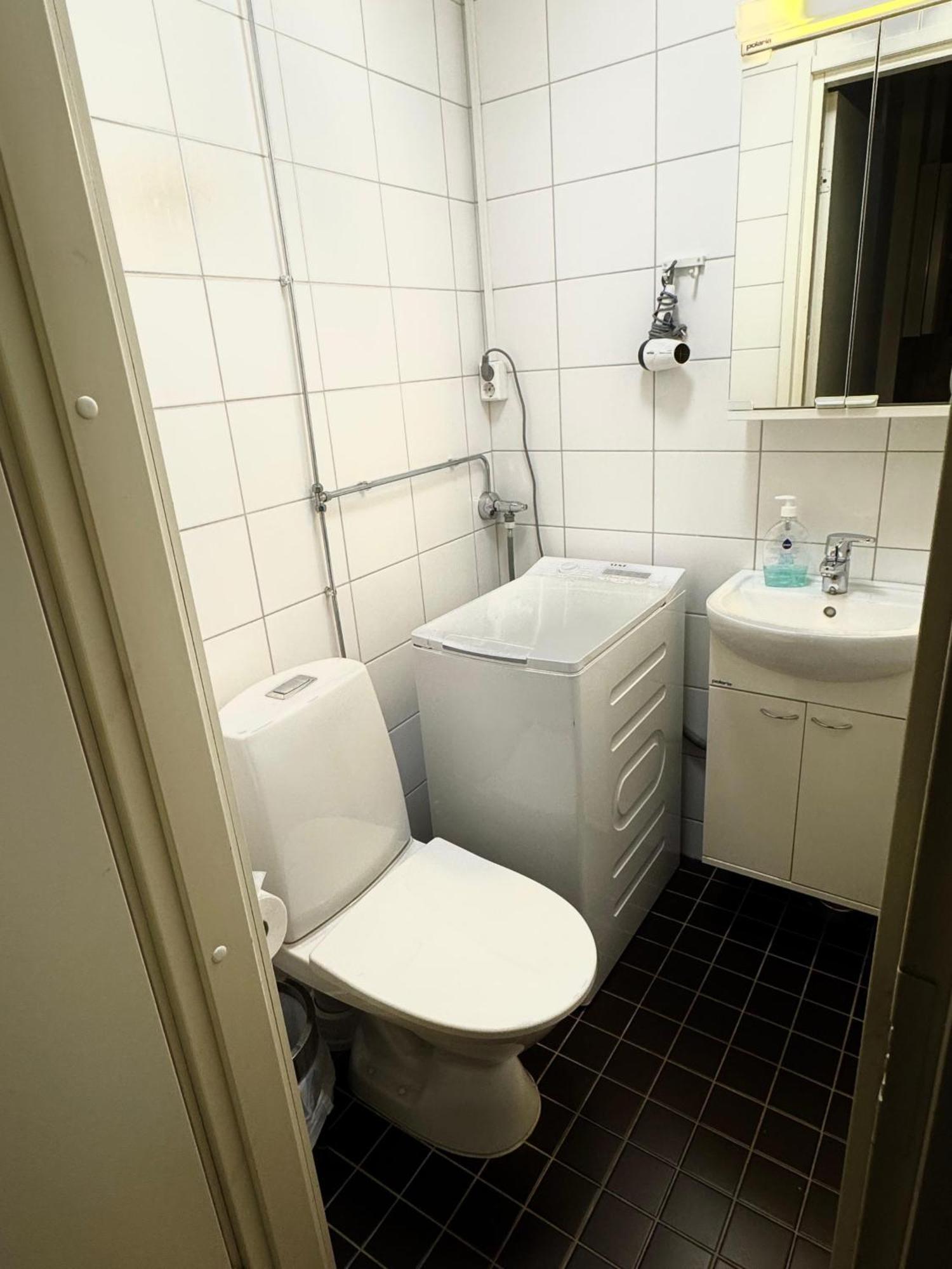 Kotimaailma Apartments Kamppi - 2Br In The City Center With Code Lock เฮลซิงกิ ภายนอก รูปภาพ